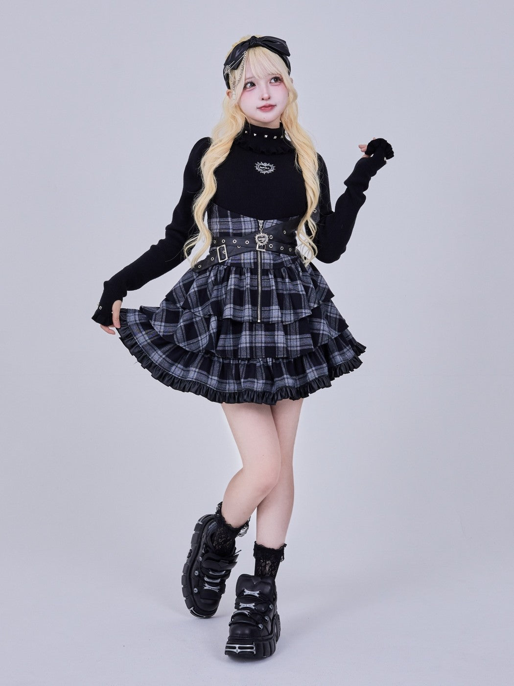 IMVAL / Ruffled High Neck Top [BLK]