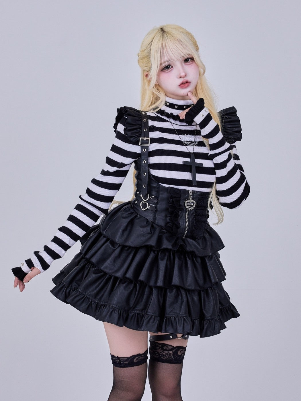 IMVAL / Ruffled High Neck Top［BKWH］