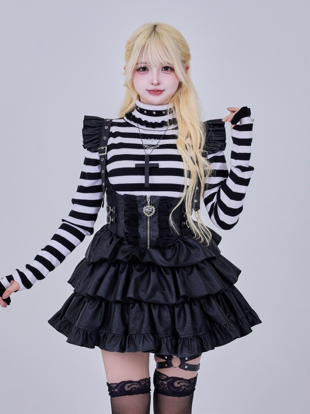 IMVAL / Ruffled High Neck Top［BKWH］