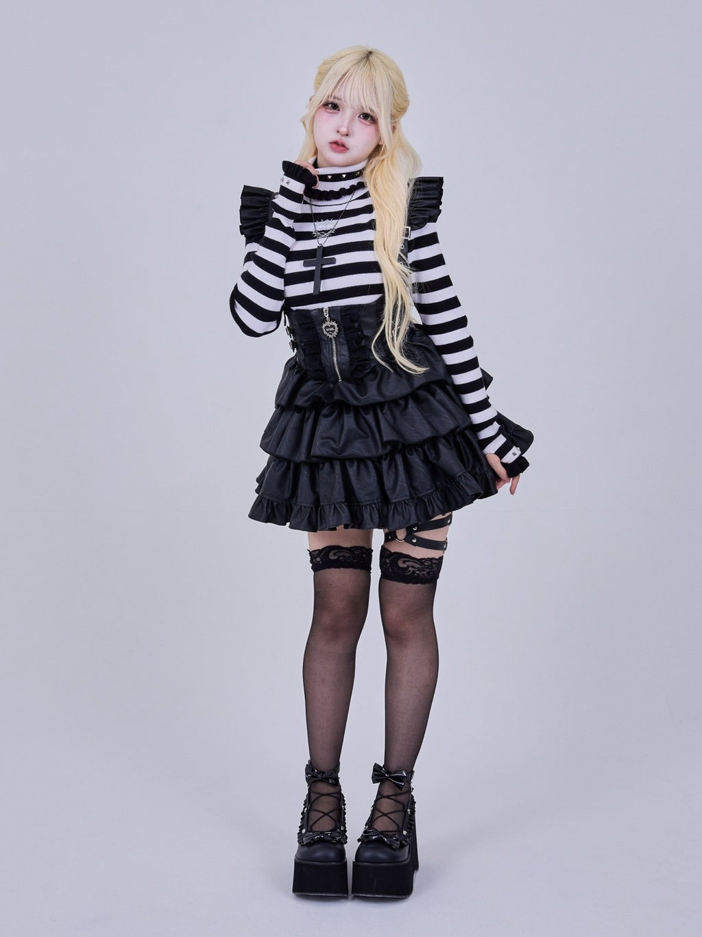 IMVAL / Ruffled High Neck Top［BKWH］