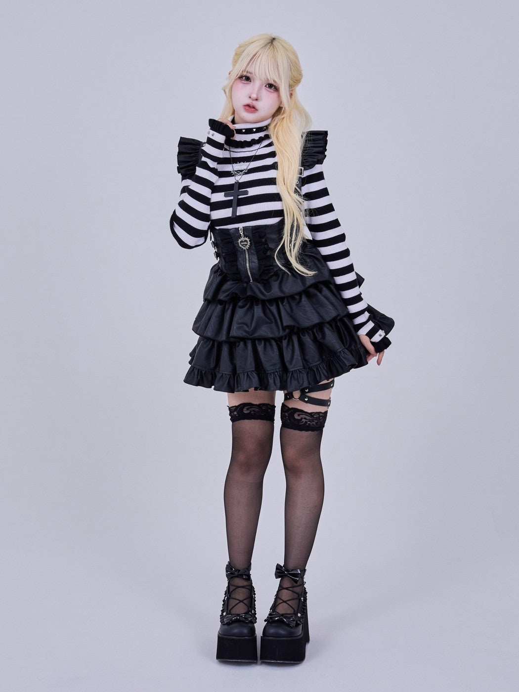 IMVAL / Ruffled High Neck Top［BKWH］