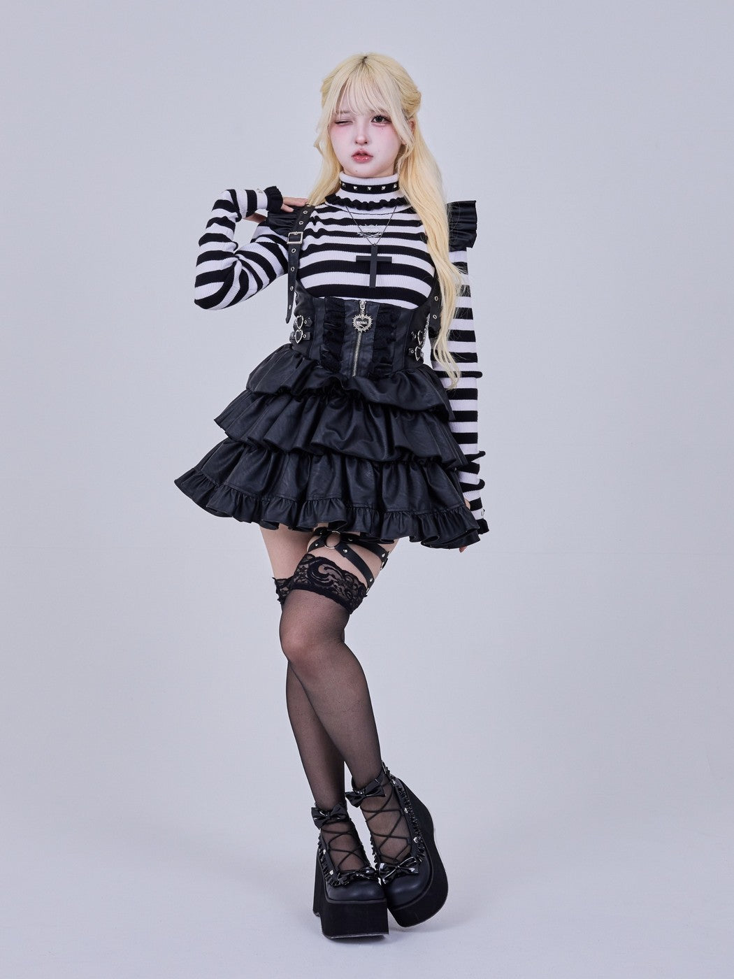 IMVAL / Ruffled High Neck Top［BKWH］