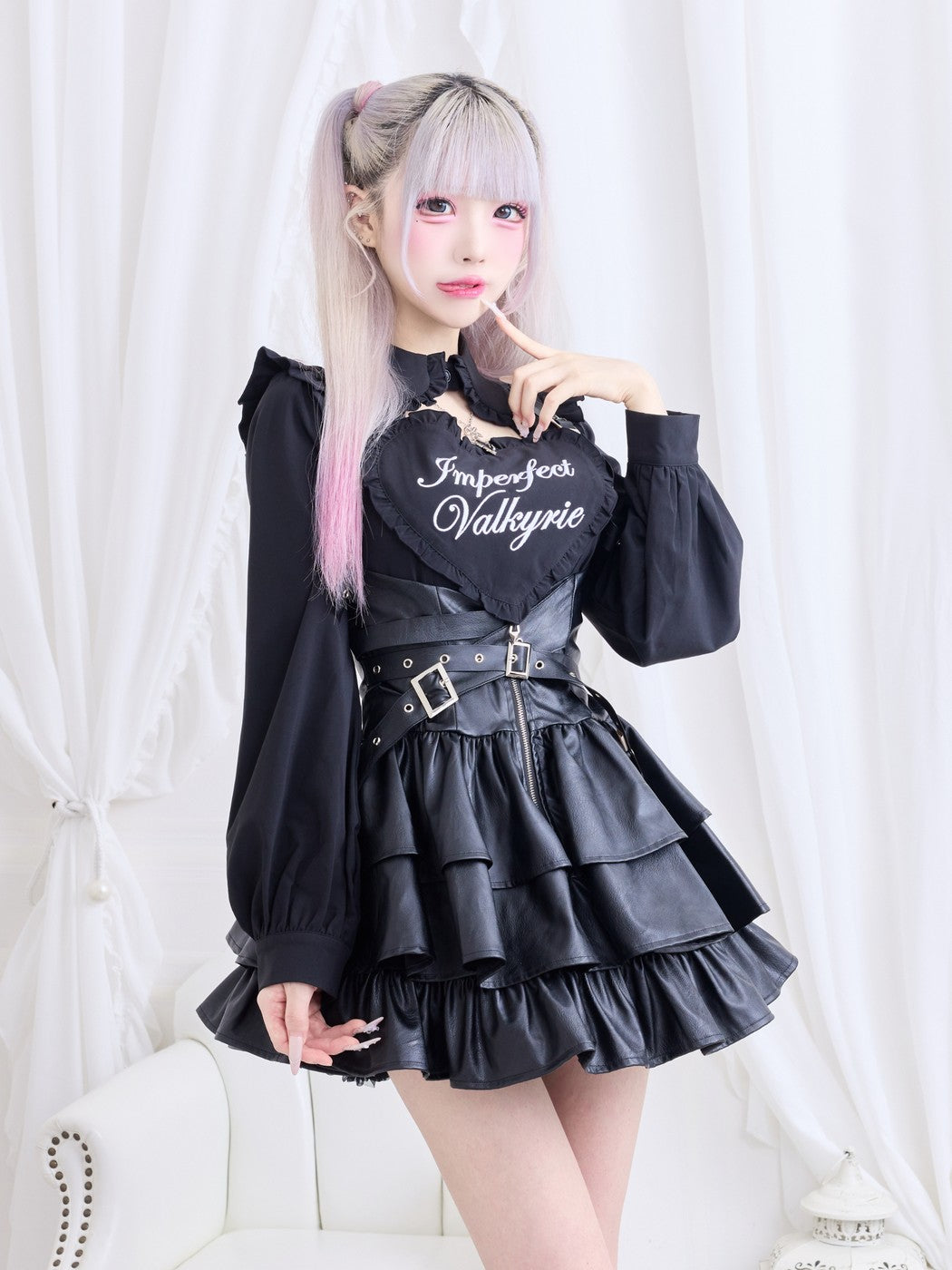 IMVAL / Heart Bib Blouse - BLK