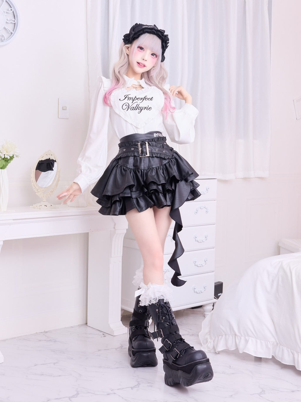 IMVAL / Heart Bib Blouse - WHT