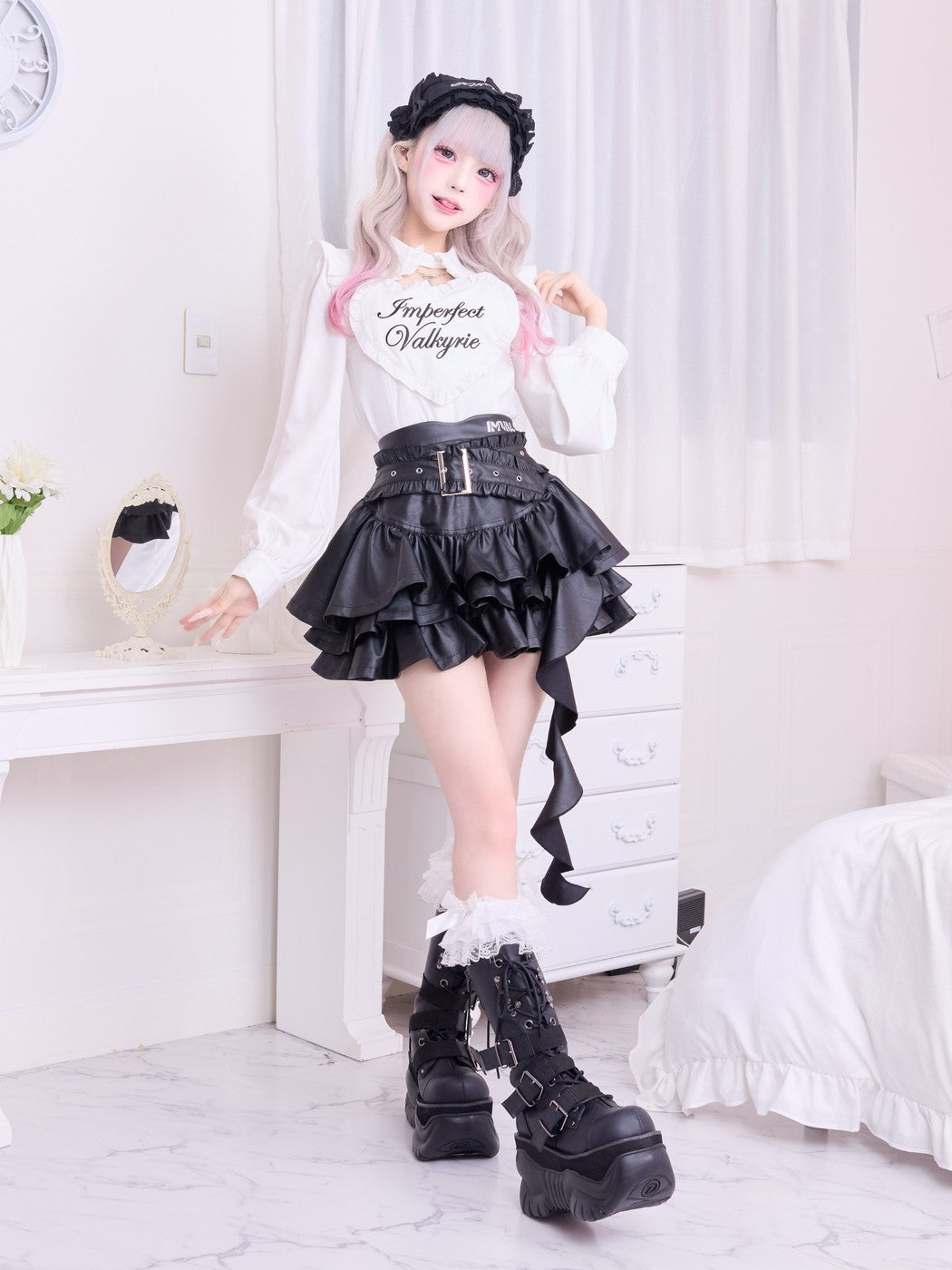 IMVAL / Heart Bib Blouse - WHT